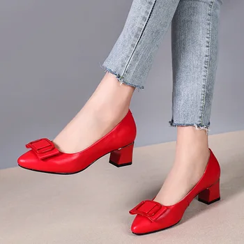 Новые оригинальные женские кожаные туфли-лодочки на толстом каблуке 2021 года, весна-осень, круглый носок с мелким вырезом, дизайнерская обувь на среднем каблуке